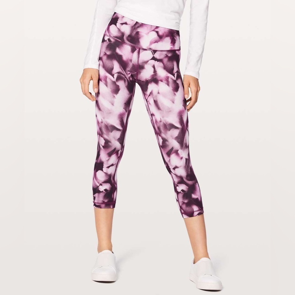 Lululemon Wunder Under Crop (Hi-Rise) 21" in Blush Blossom Size 6. - Picture 12 of 14